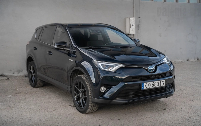 Toyota RAV4 cena 101000 przebieg: 104000, rok produkcji 2018 z Wąchock małe 211